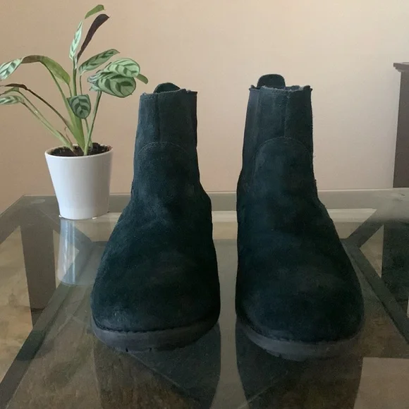 UGG Clyne Suede Ankle Chelsea Boots